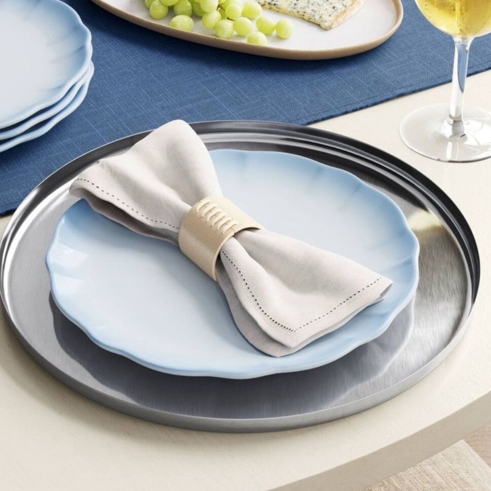 Threshold Sleek Round Tray Aluminum Silver Luxury Charging Plate NWT - Picture 2 of 3